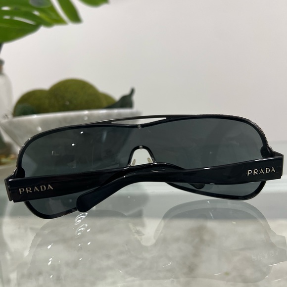 Authentic Prada sunglasses in black - Picture 4 of 4